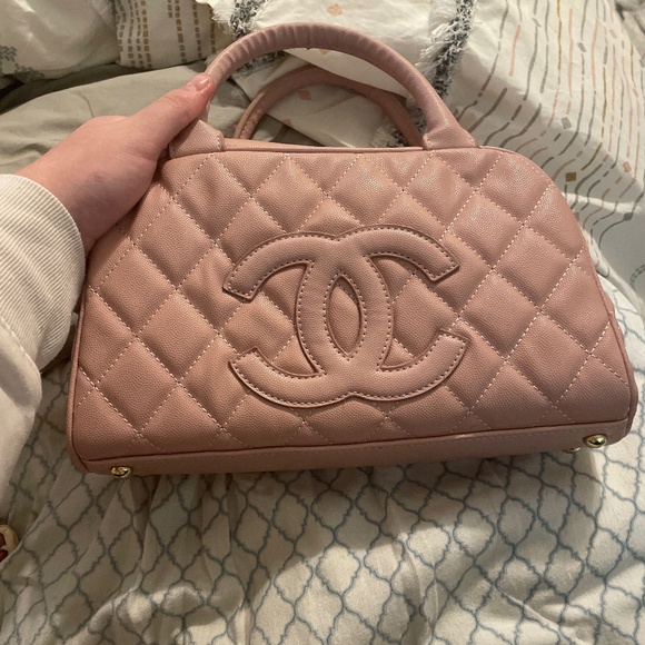 Very Lightly Used| Chanel Bag - Picture 1 of 4